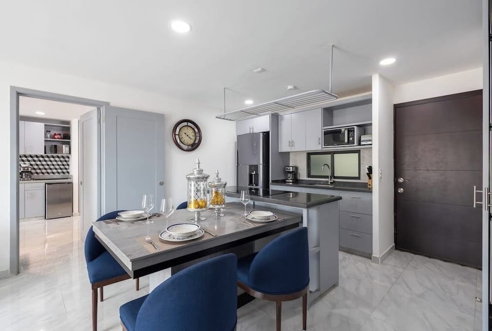 Apartment, Multiple Beds, Balcony, Mountain View (Cabo Cove 408) | Dining