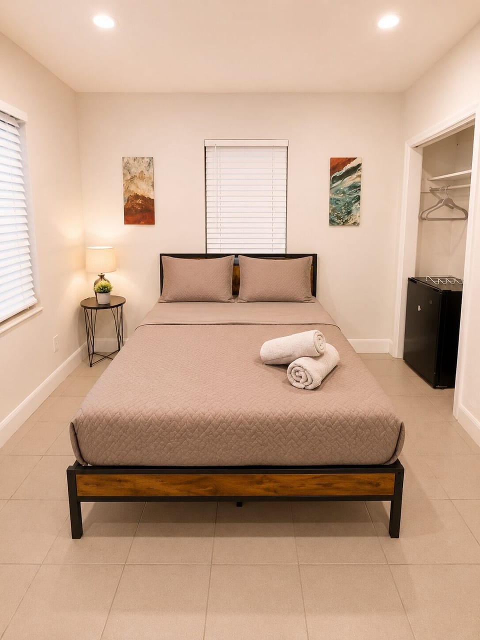 Deluxe Double Room, Patio | Desk, laptop workspace, free WiFi