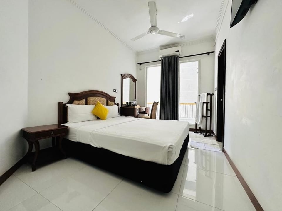 Deluxe Double or Twin Room, Balcony, Garden View | Laptop workspace