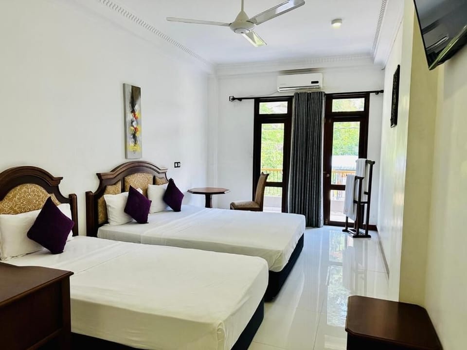 Deluxe Double or Twin Room, Balcony, Garden View | Laptop workspace
