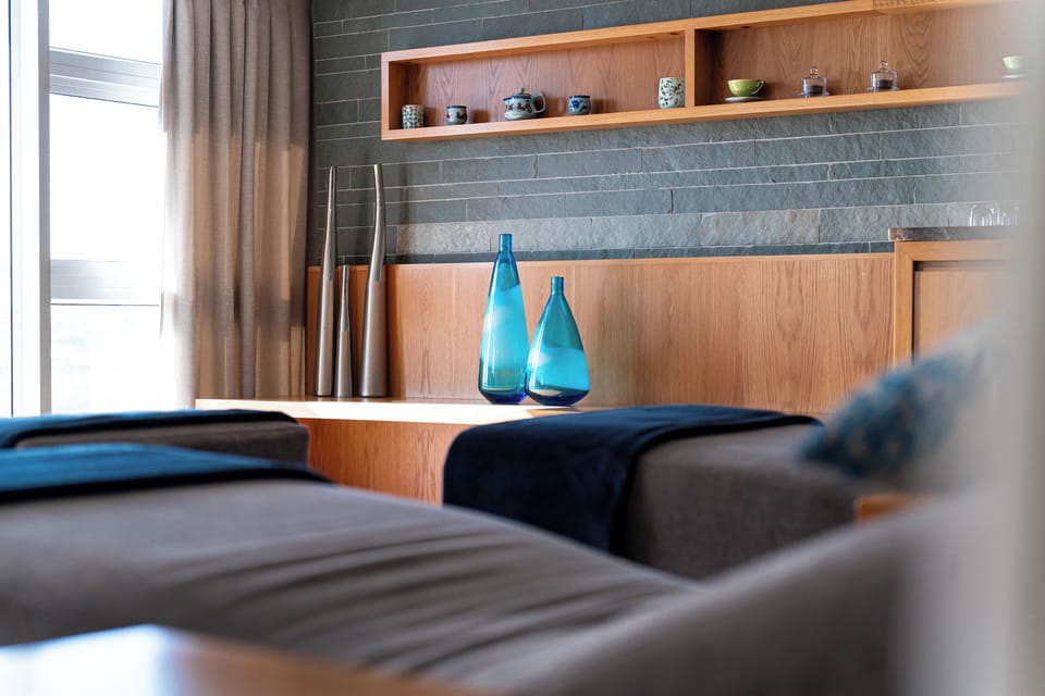 Couples treatment rooms, sauna, hot tub, body treatments