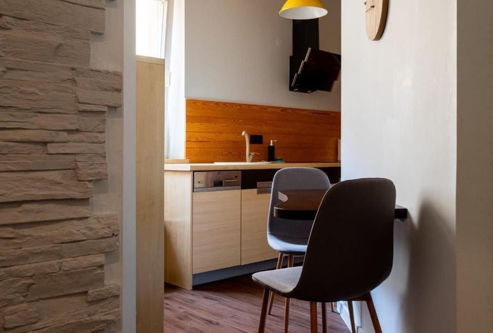 Comfort Apartment | Dining