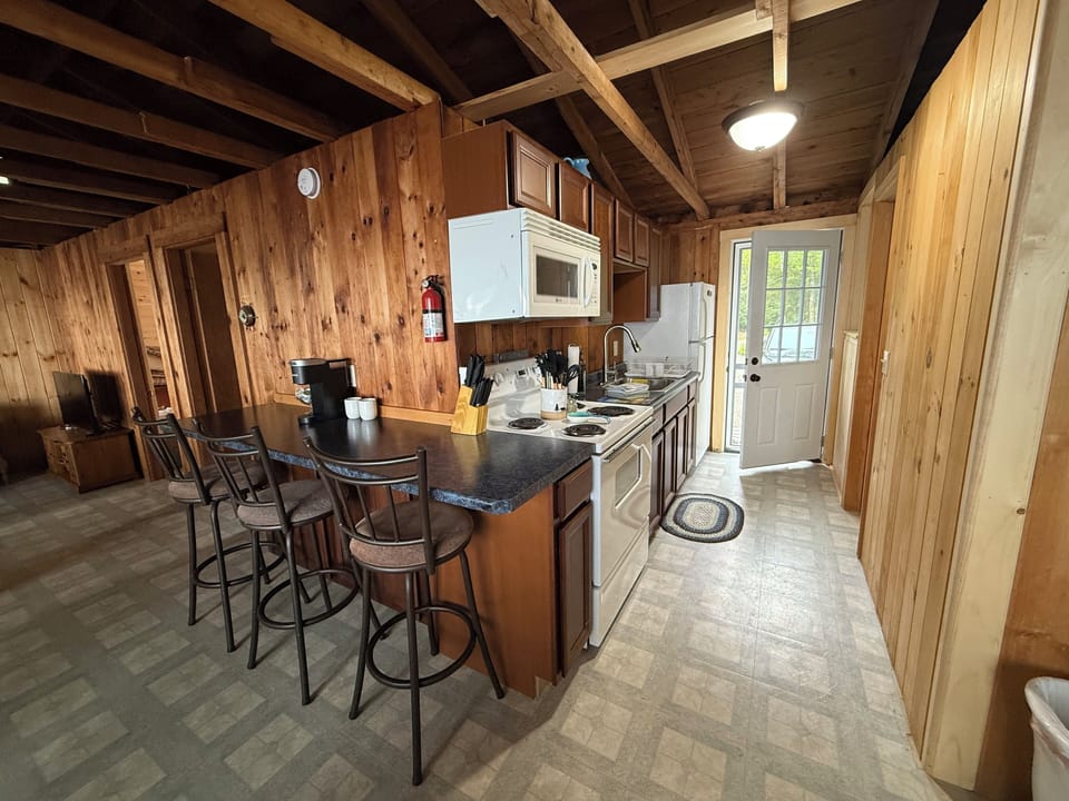 Kitchen & bar