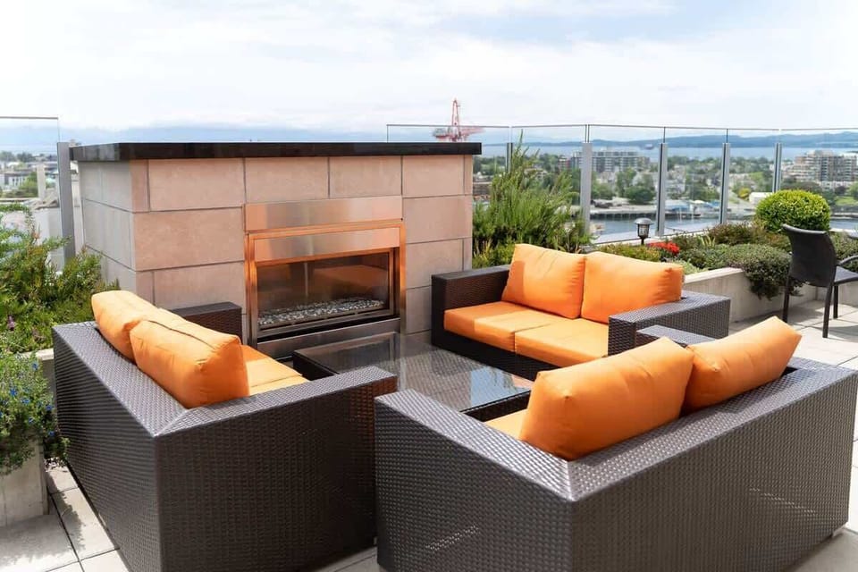 Communal rooftop 360 degree terrace-best views in the city!