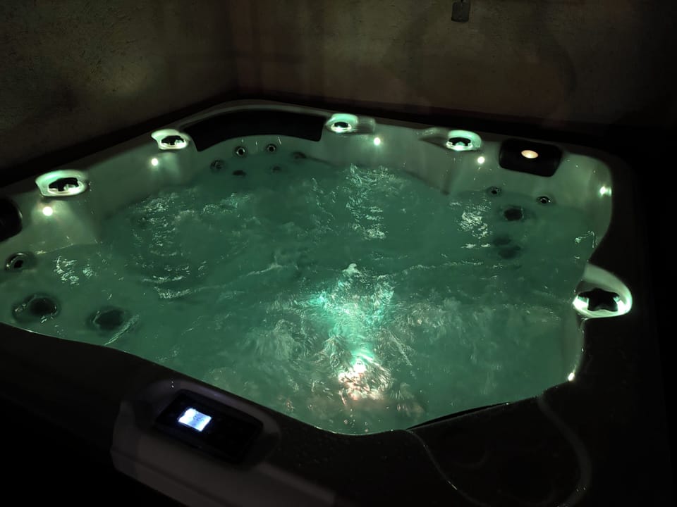 Indoor spa tub
