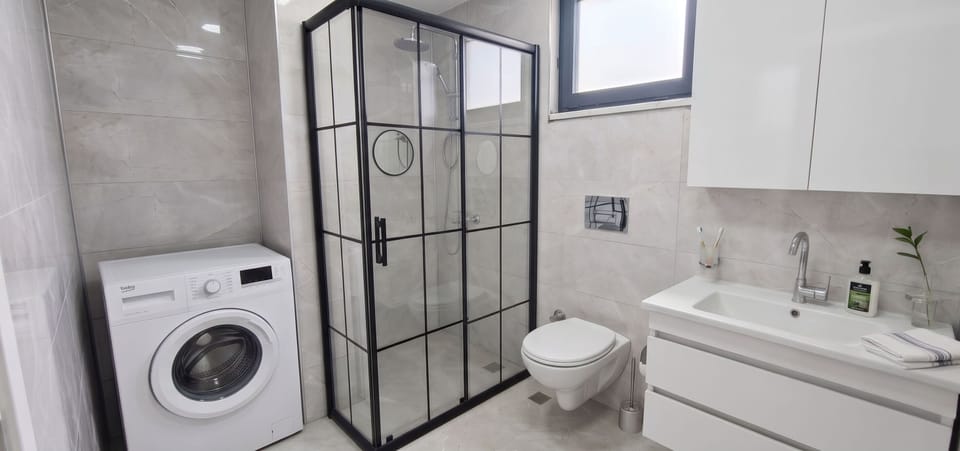 Classic Apartment, Balcony, City View | Bathroom | Shower, towels