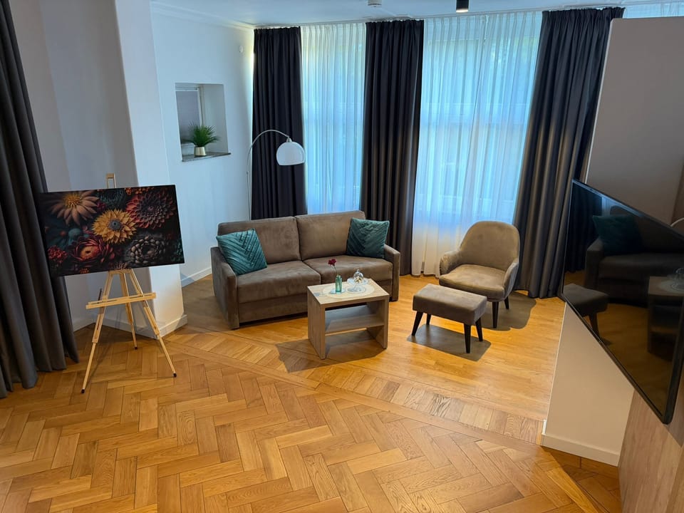Suite | Living area | 32-inch Smart TV with satellite channels