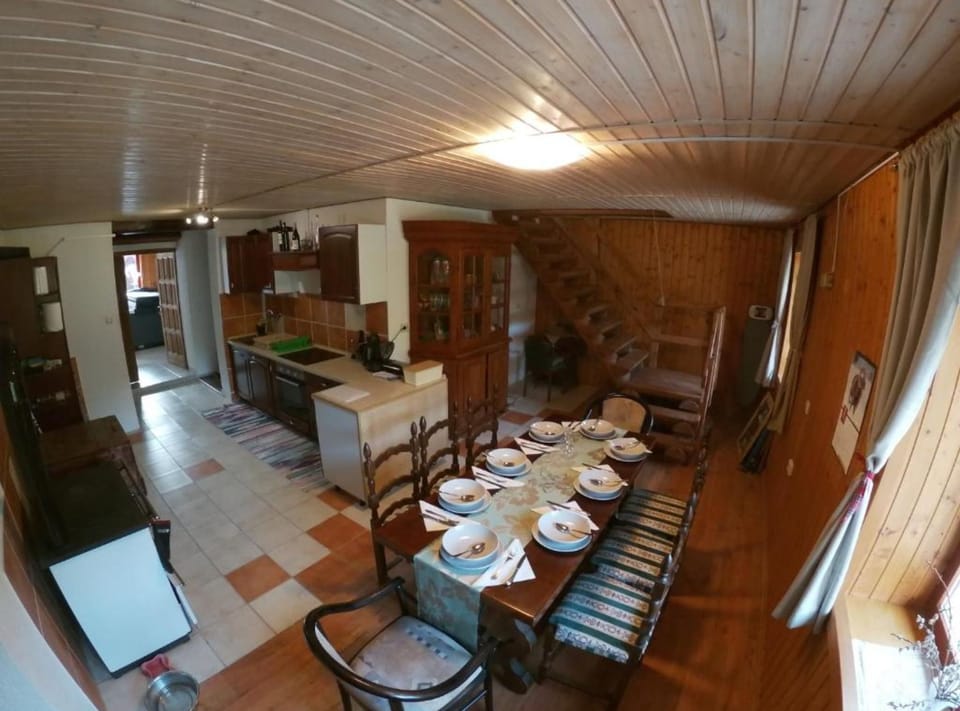 House (mountain view) | Dining room