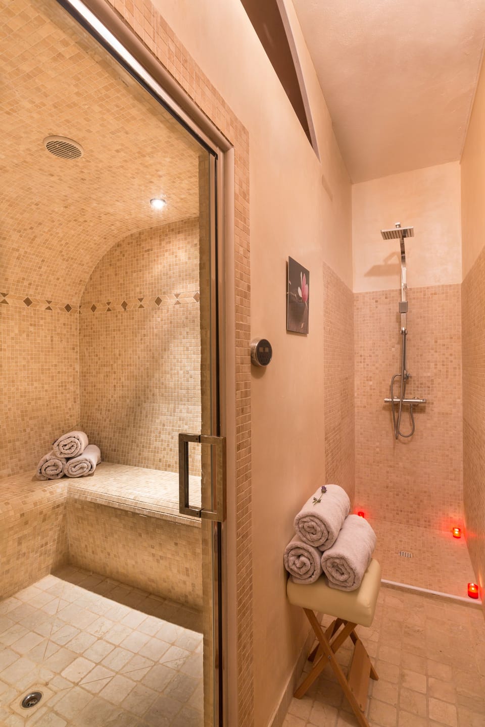 Couples treatment rooms, sauna, hot tub, steam room, Turkish bath