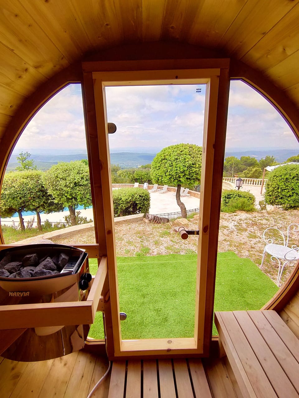 Couples treatment rooms, sauna, hot tub, steam room, Turkish bath