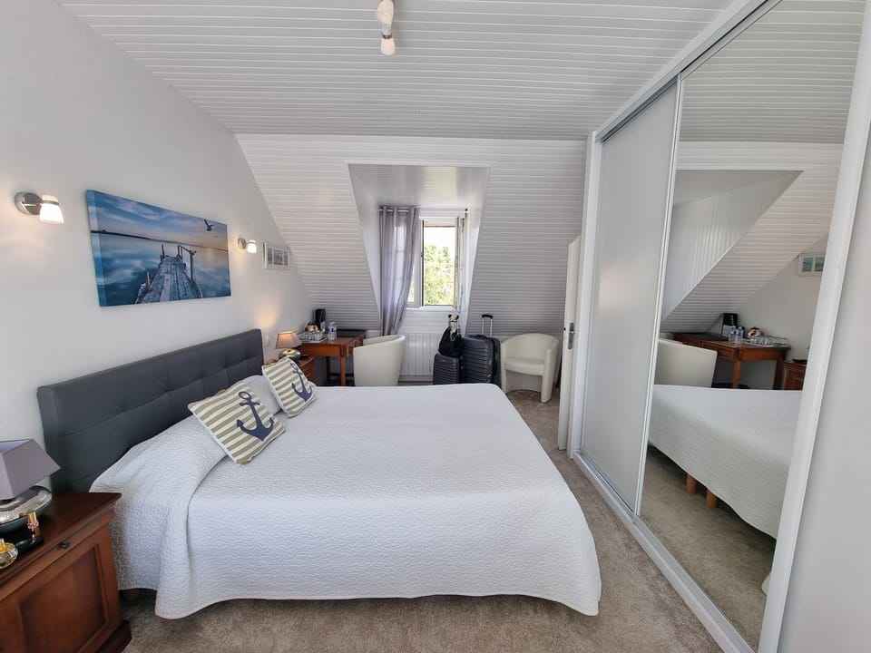 Quadruple Room | Egyptian cotton sheets, premium bedding, in-room safe, desk