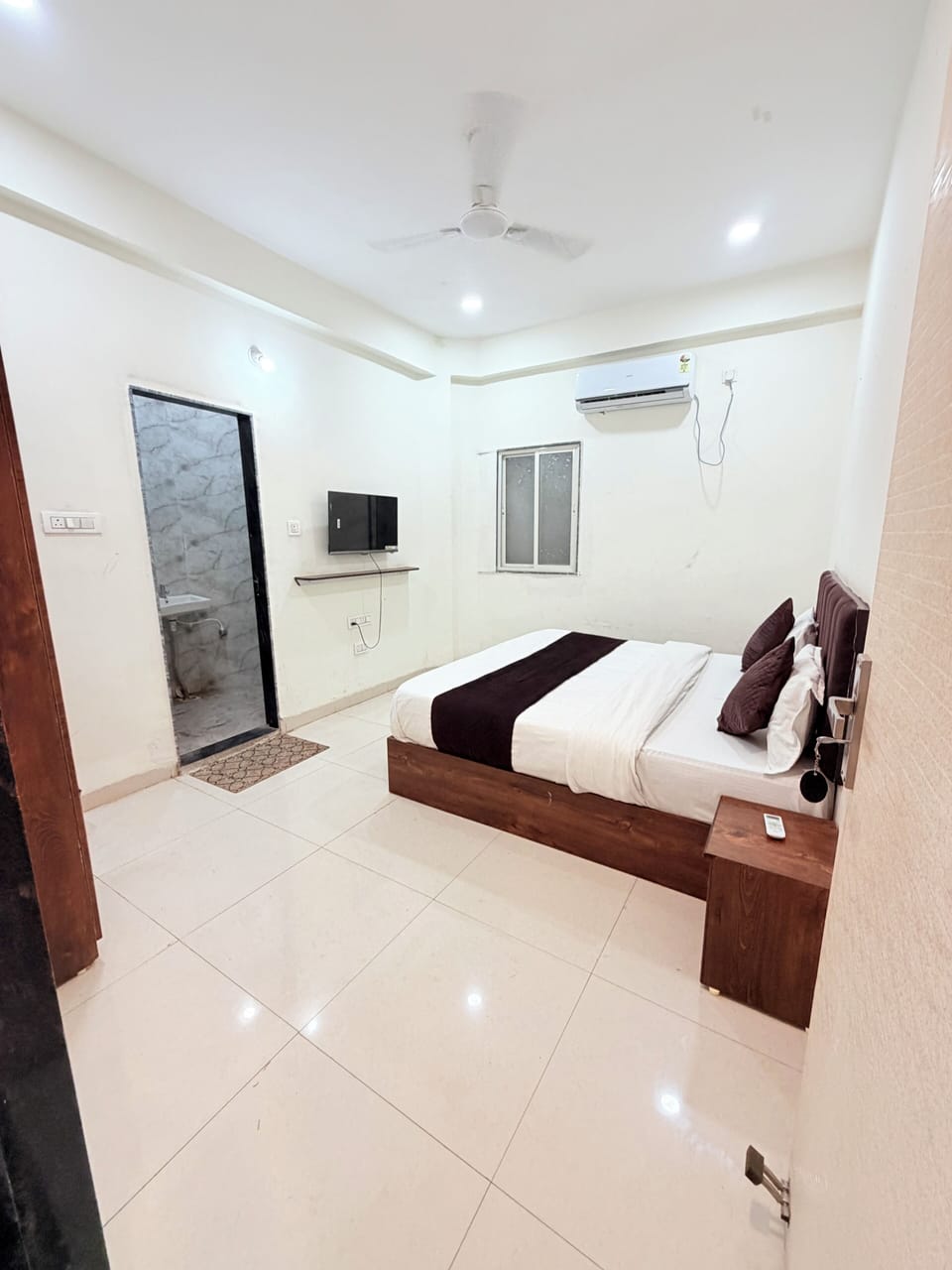 Comfort Room, Balcony | WiFi (free)