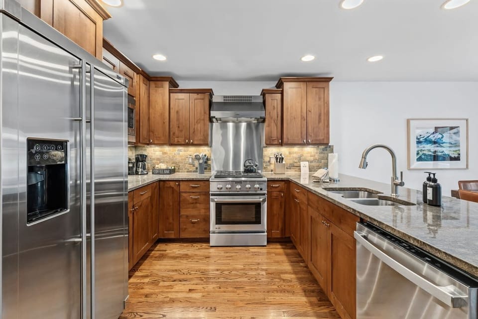 Modern, fully equipped kitchen