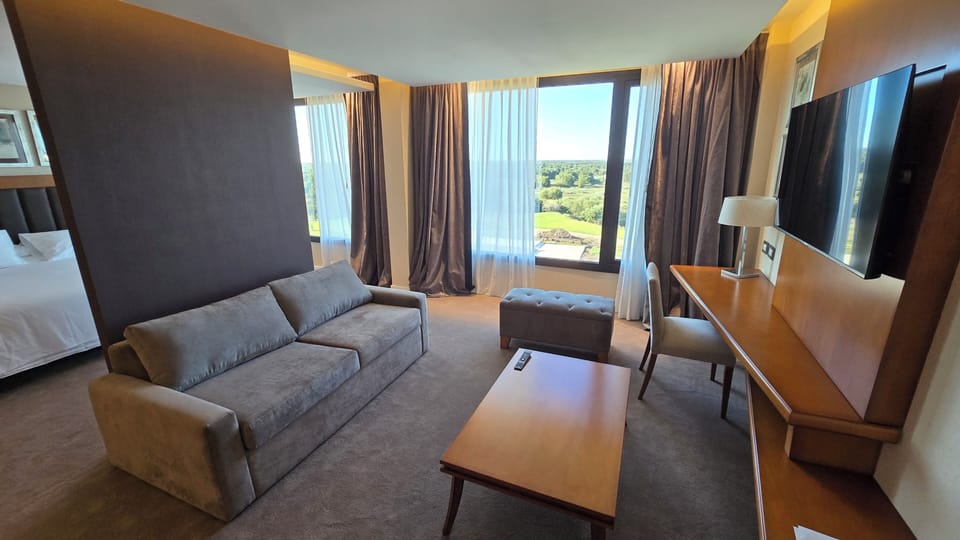 In-room safe, desk, laptop workspace, free WiFi