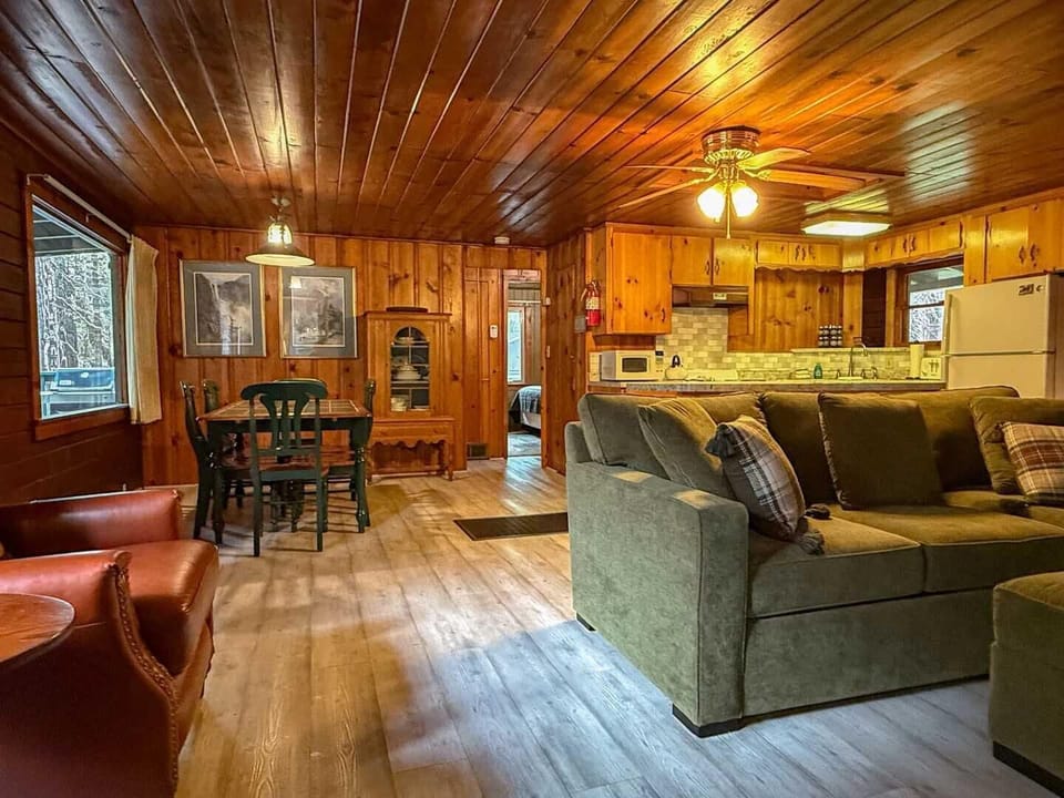 Chalet (2 Bedrooms) | Interior