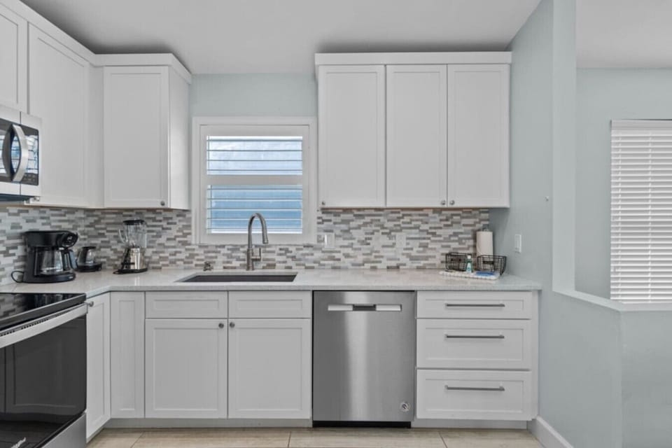 Whip up your favorite meals in the fully equipped kitchen, then enjoy fresh coffee from the dual drip and K-Cup coffee maker before heading out for another day in paradise.