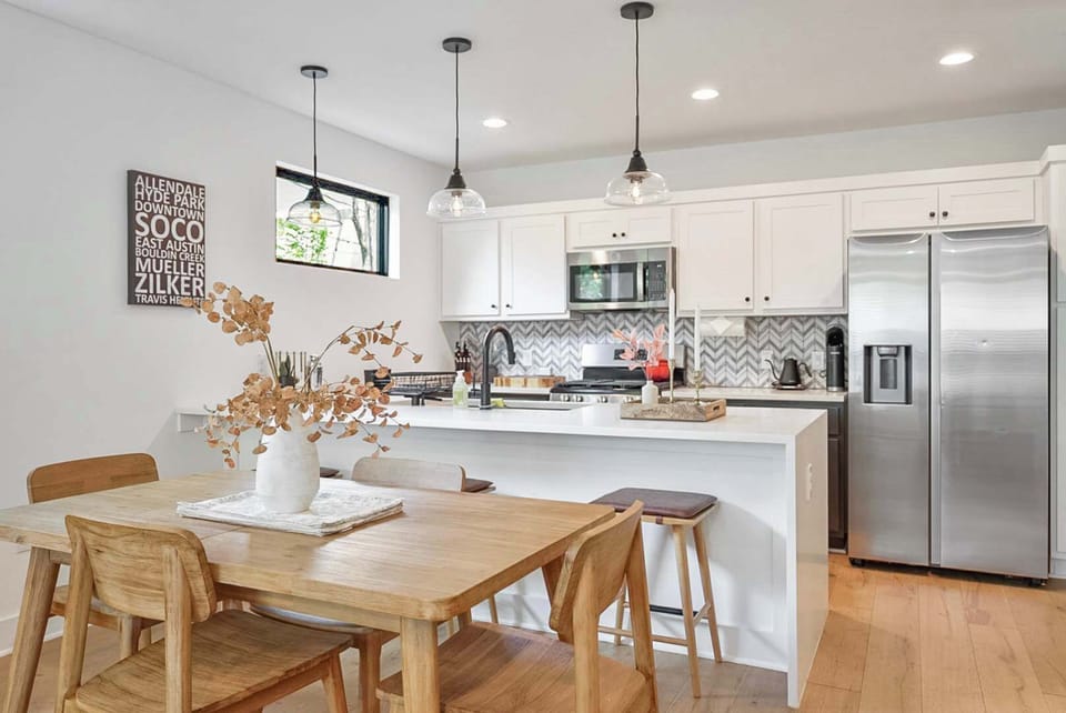 The perfect little spot to gather, eat, and chat.