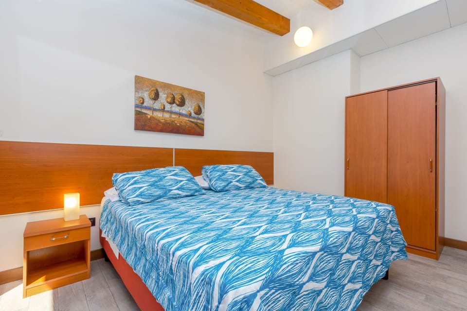 Double or Twin Room | In-room safe, desk, WiFi (free), bed sheets