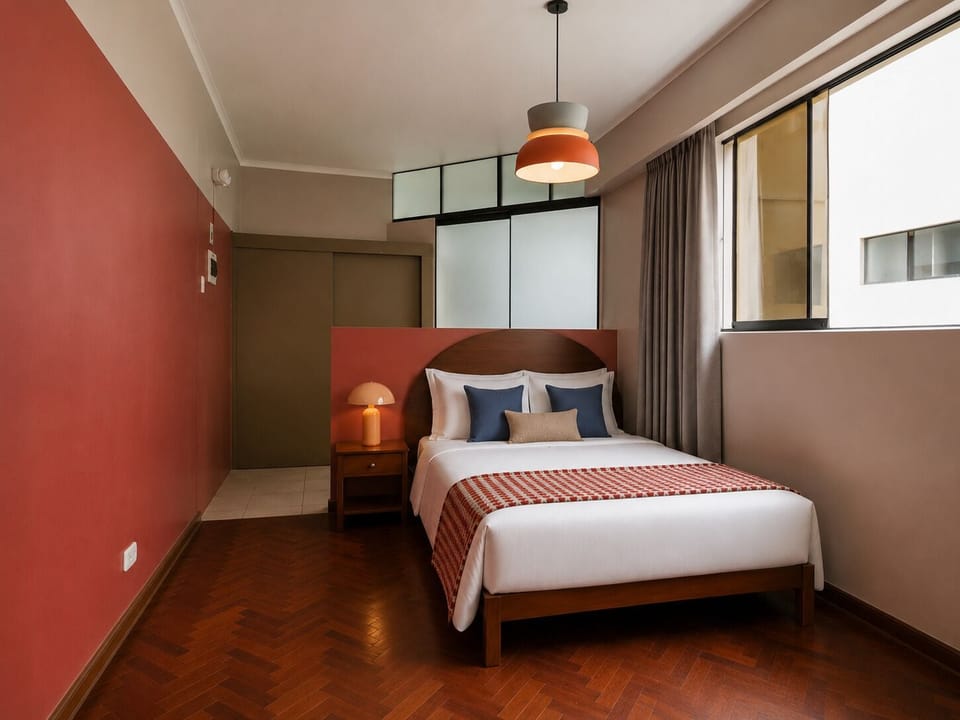 In-room safe, WiFi (free), bed sheets