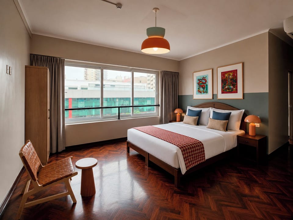 In-room safe, WiFi (free), bed sheets