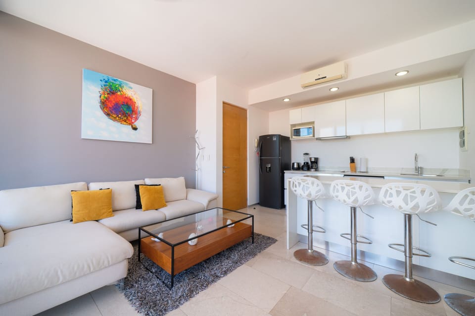 Comfort Apartment, City View | Living area