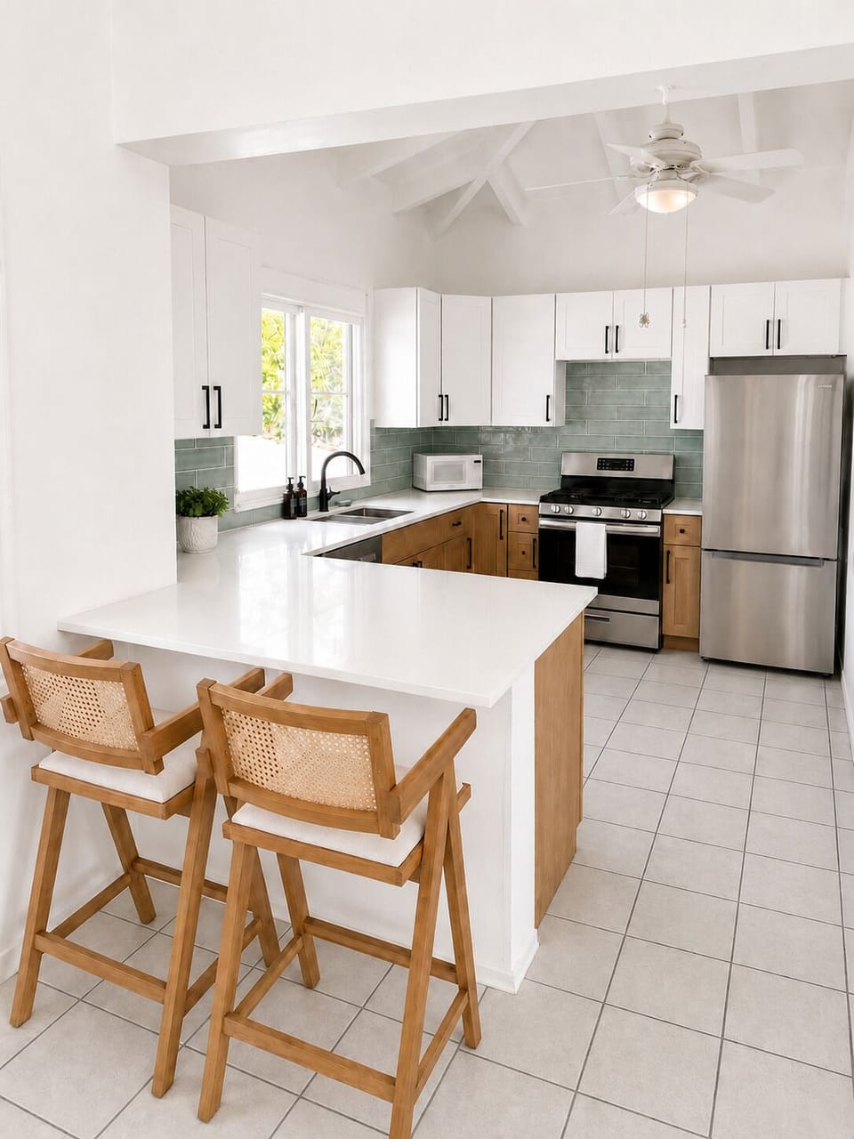 Fully stocked kitchen with everything you need to enjoy family meals! 