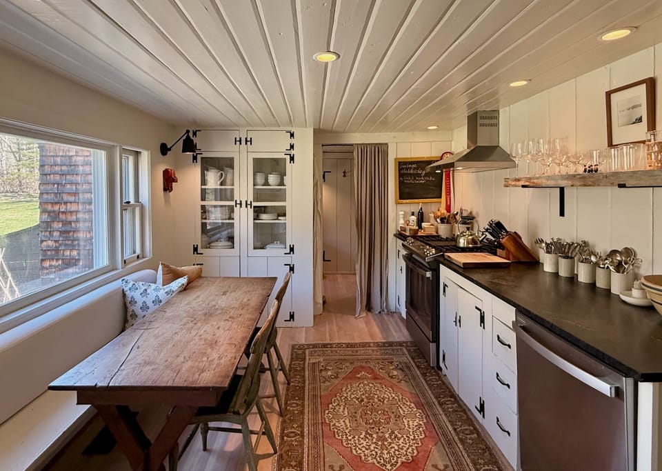 eat-in Kitchen