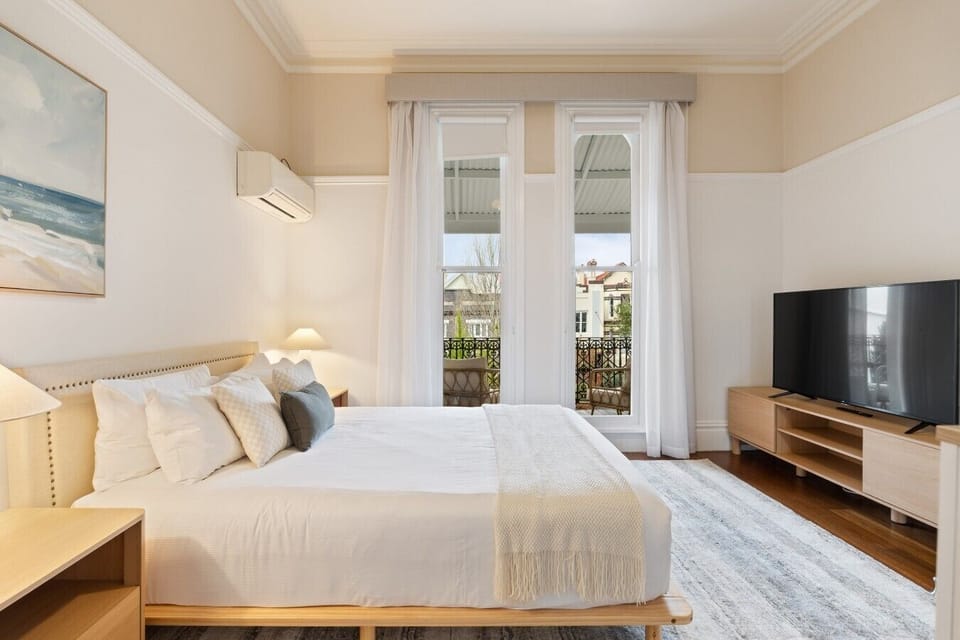 Verona House Glebe Room 6-4