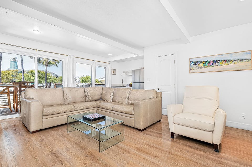 The interior is tastefully decorated for a beachy, clean ambiance.
                
