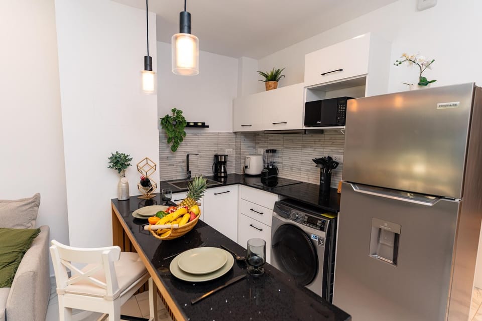 Aqua Marahou! Poolside Escape   Modern 1BR Retreat (2644)