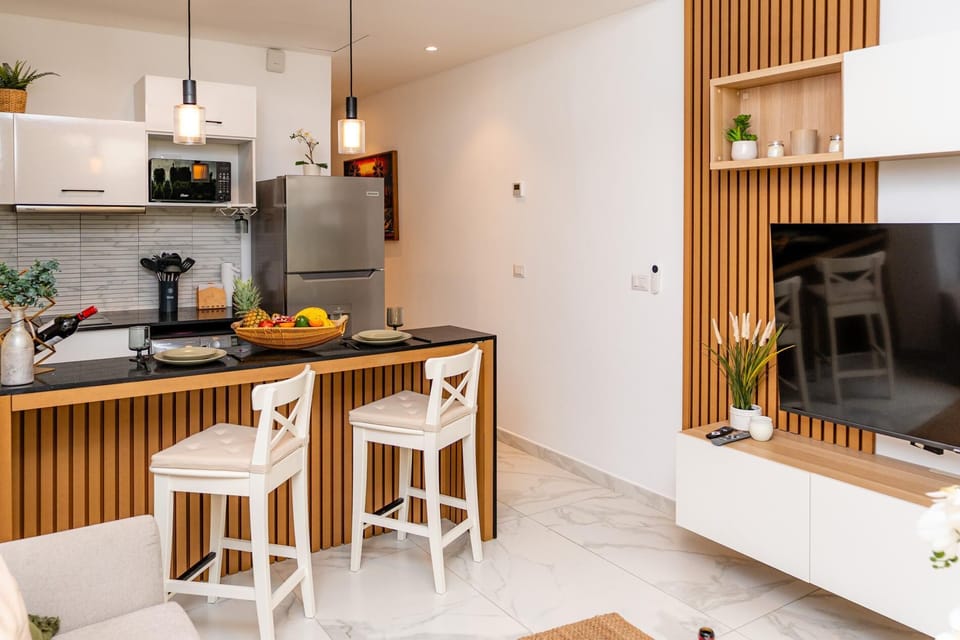 Aqua Marahou! Poolside Escape   Modern 1BR Retreat (2649)
