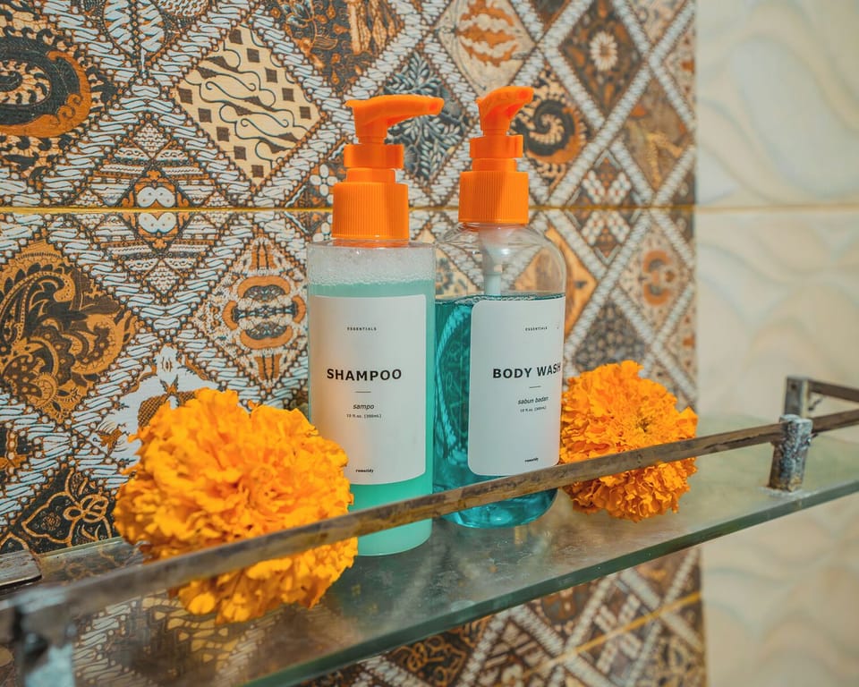 Superior Room | Bathroom | Towels, soap, shampoo, toilet paper