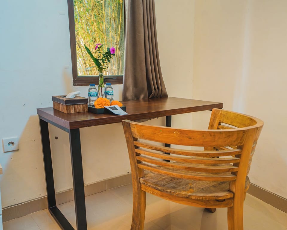 Room | Desk, free WiFi