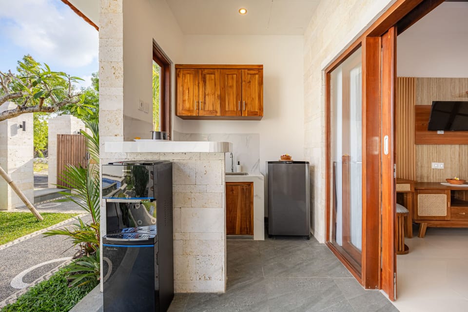 Suite, Pool View | Private kitchen
