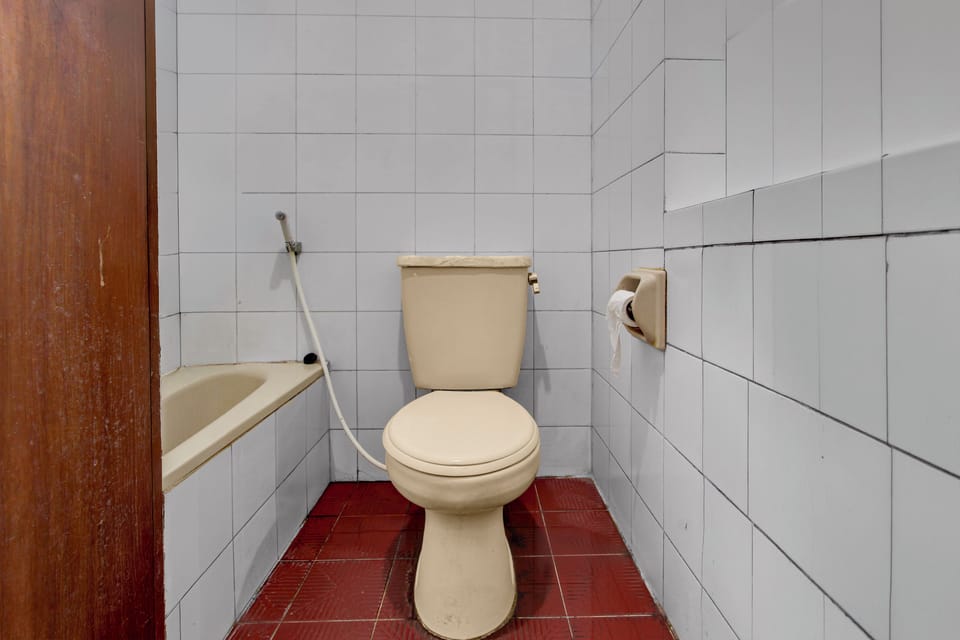 Standard Double Room | Bathroom | Shower, towels