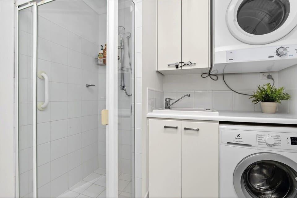 Bathroom with shower & washer/dryer combo
