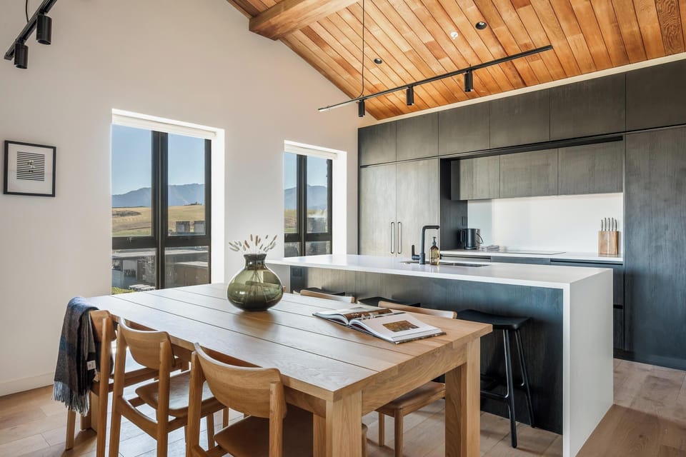 Kitchen & dining space