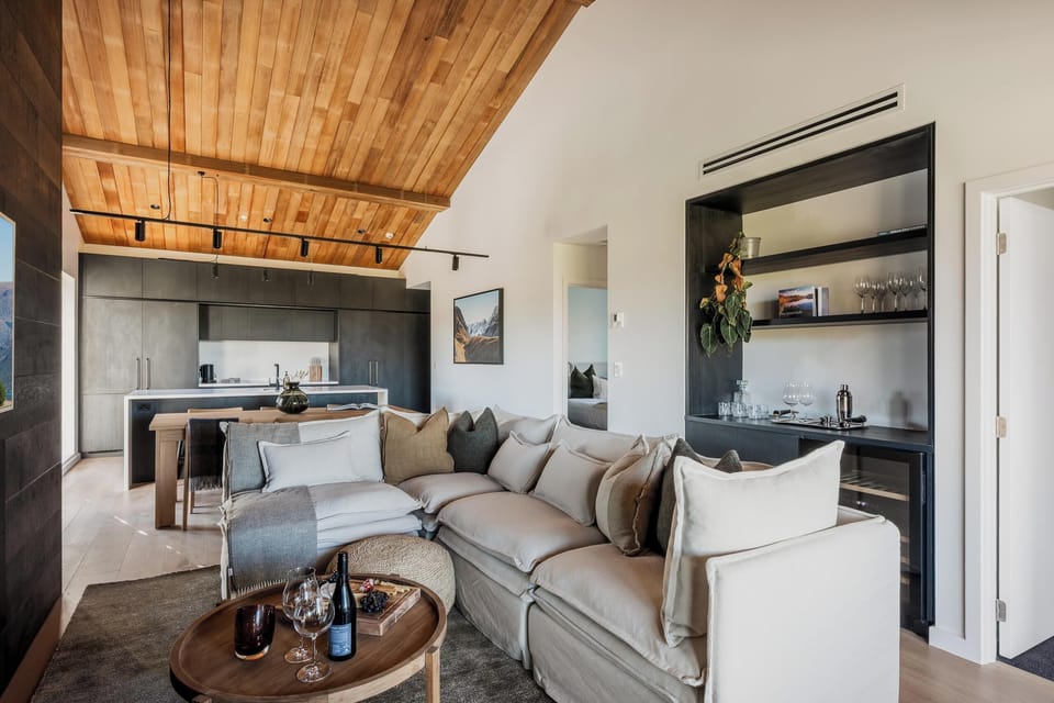 Living area with bar