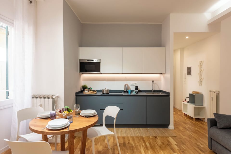 Family Apartment, Multiple Bedrooms (Maison Columbus) | Private kitchen | Fridge, microwave, oven, stovetop