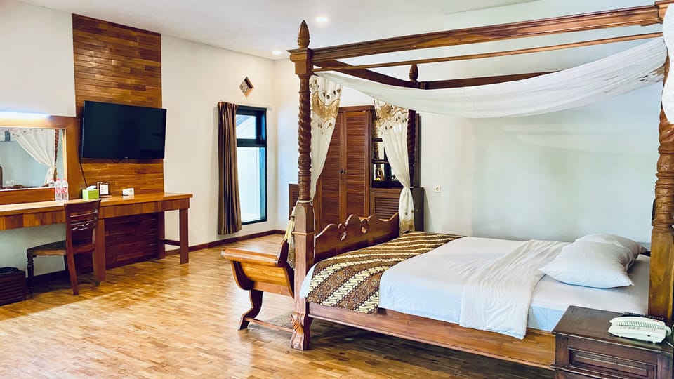 Villa, Balcony, River View | Desk, laptop workspace, iron/ironing board, free WiFi