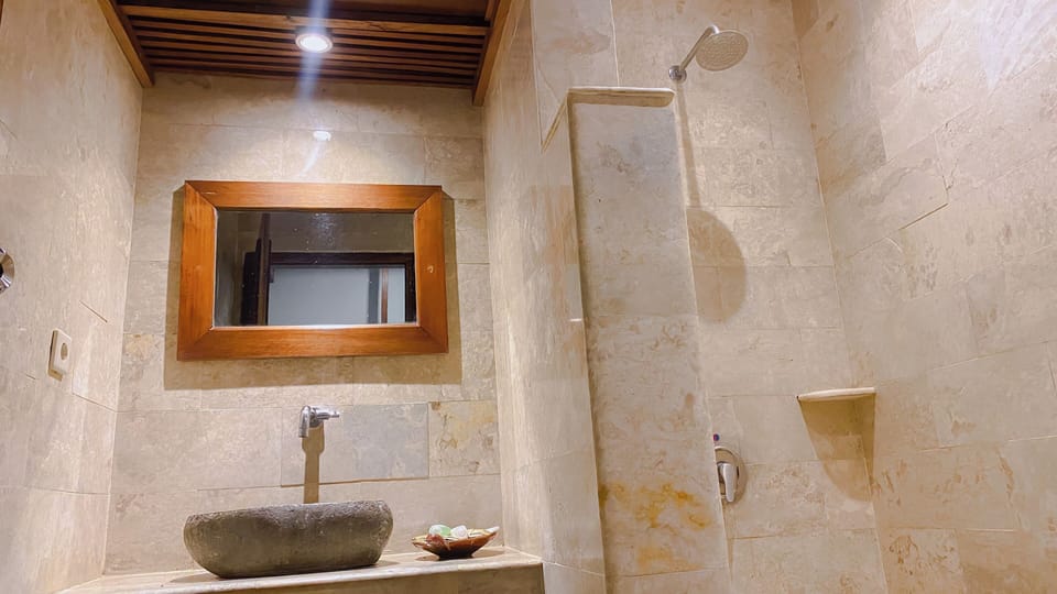 Triple Room, Balcony | Bathroom | Slippers, towels, soap, shampoo