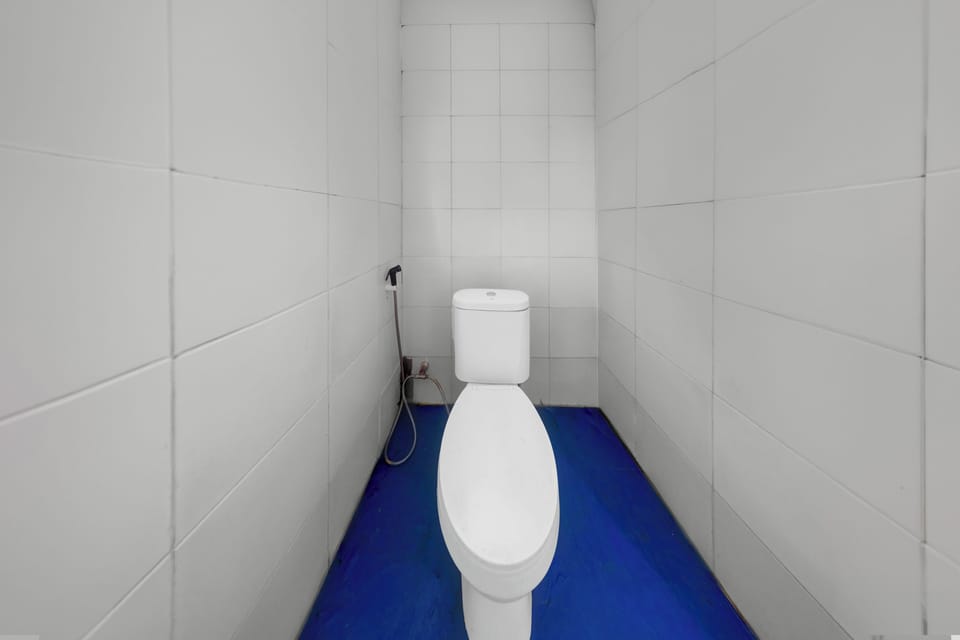 Deluxe Double Room | Bathroom | Shower, bidet, towels, toilet paper