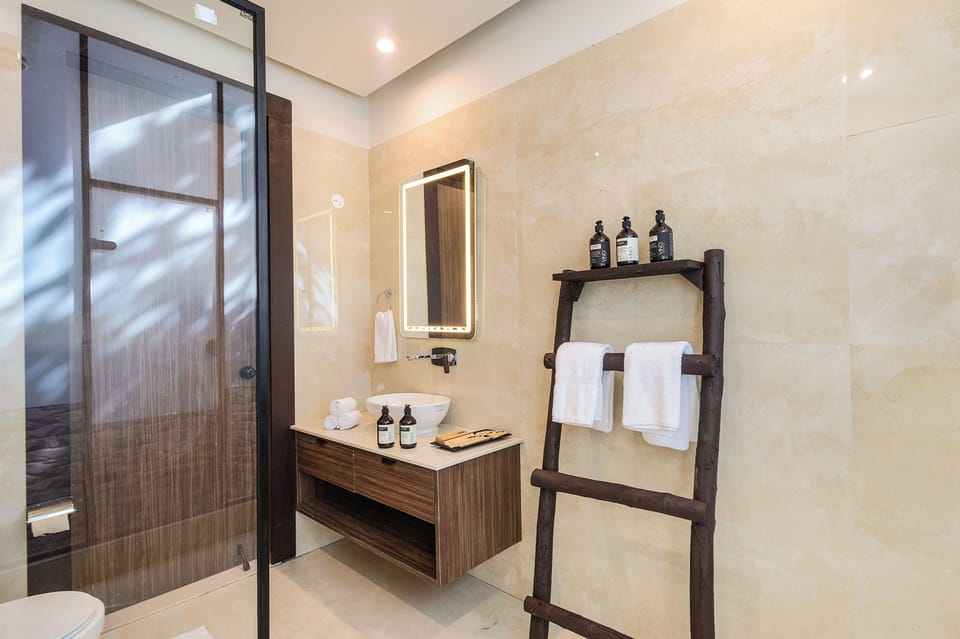 Standard Cottage | Bathroom