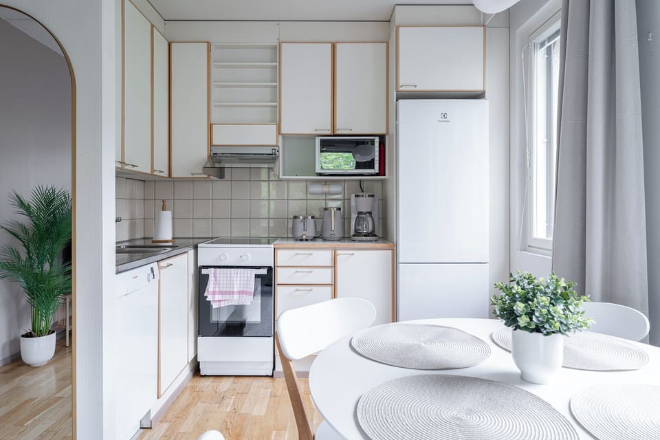 Comfort Apartment, 1 Bedroom, Balcony, Courtyard View | Private kitchen | Coffee/tea maker, full-size fridge, microwave, oven