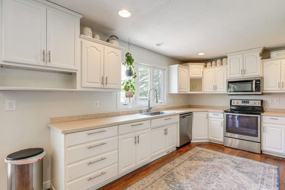 Kitchen | Main Level