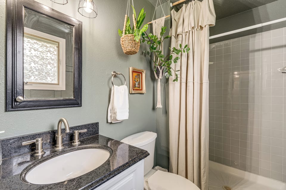 Full Bathroom | Main Level