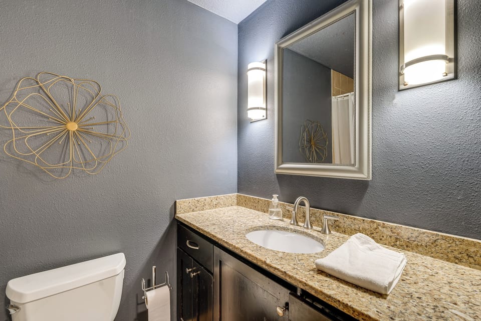 Full Bathroom | Main Level