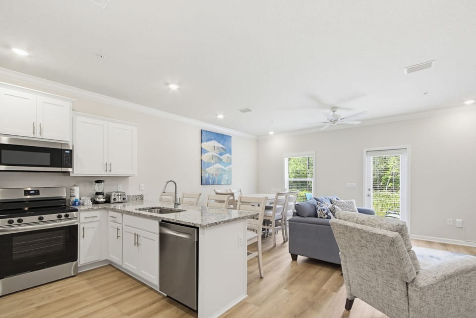 Exclusive Townhome, Garden View | Private kitchen | Coffee/tea maker, fridge, microwave, oven