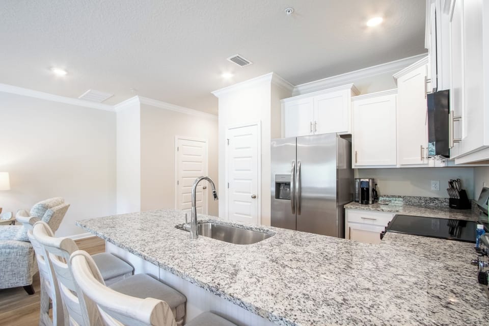 Exclusive Townhome, Garden View | Private kitchen | Coffee/tea maker, fridge, microwave, oven