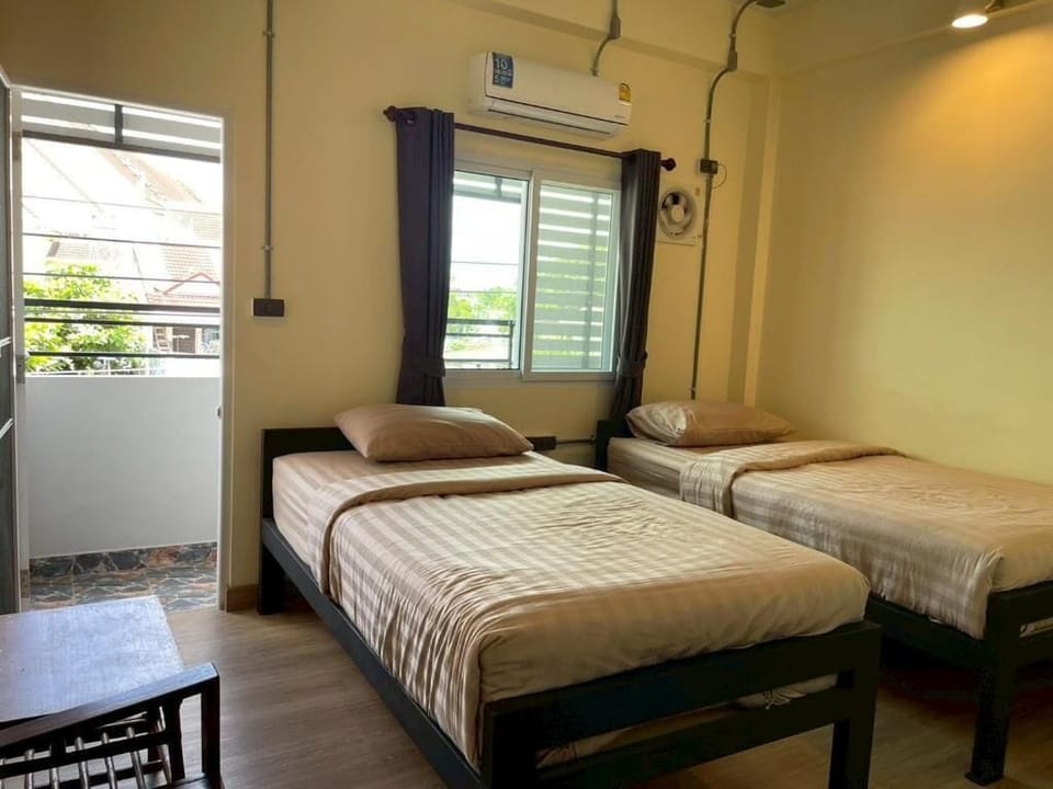 Twin Room, Balcony